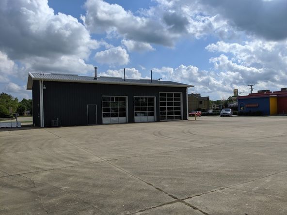 Former Jiffy Lube: 811 W Lincoln Ave, Charleston, IL 61920